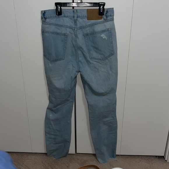 H&M DIVIDED RIPPED HIGH RISE MOM JEANS DISTRESSES SIZE 8 - Picture 2 of 7